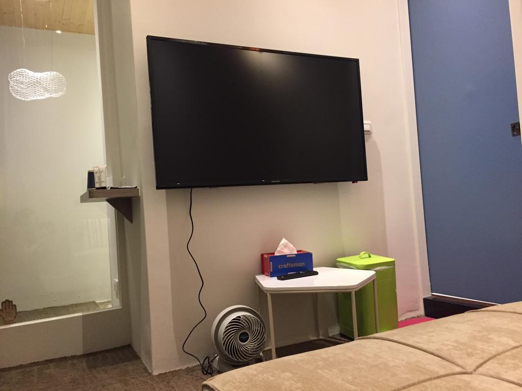 ทราเวลเลอร์ คิทเช่น เกาสง Bed & Breakfast ภายนอก รูปภาพ