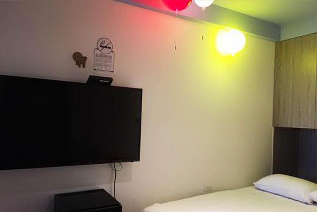 ทราเวลเลอร์ คิทเช่น เกาสง Bed & Breakfast ภายนอก รูปภาพ